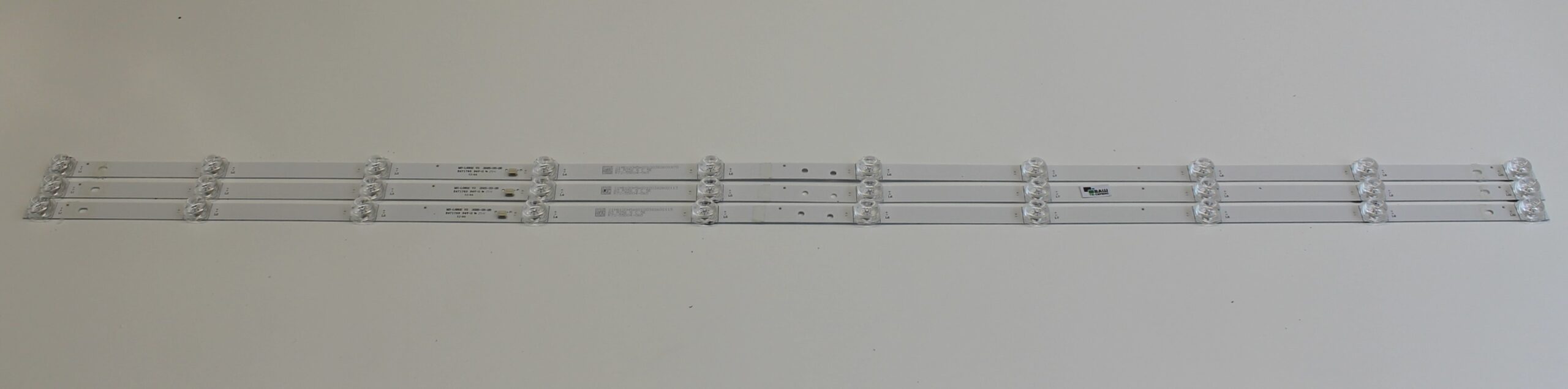 LED MS-L6802 V2 R72-55D04-060 Новый комплект (демонтаж) LED MS-L6802 V2 R72-55D04-060 Новый комплект (демонтаж)